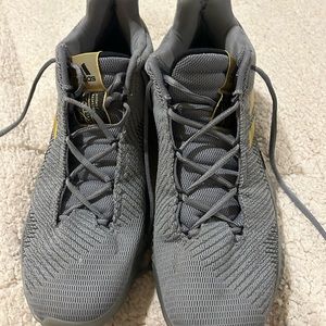 Men’s Adidas Bounce Basketball shoes, size 13